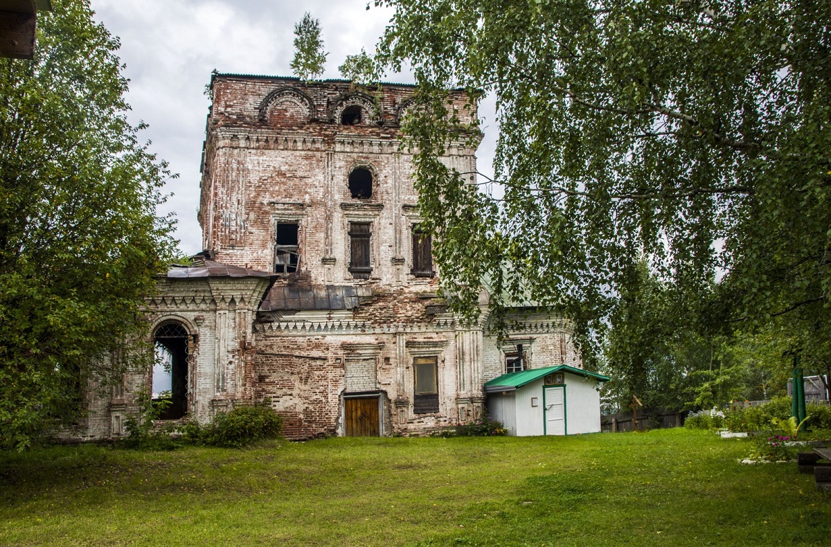 Верховино. Церковь Спаса Преображения.